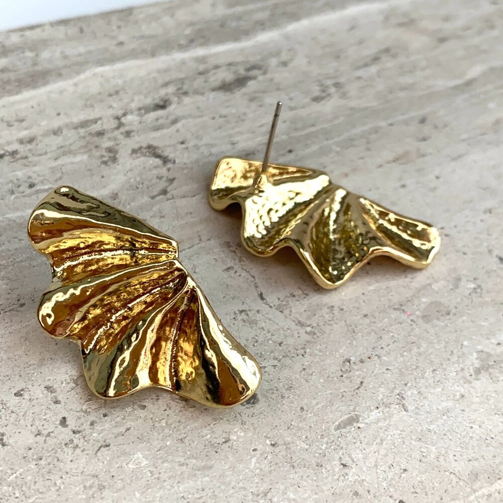 NEW~ Anthropologie Amber Sceats "Luca" Wavy Gold Wings Earrings - Picture 7 of 13